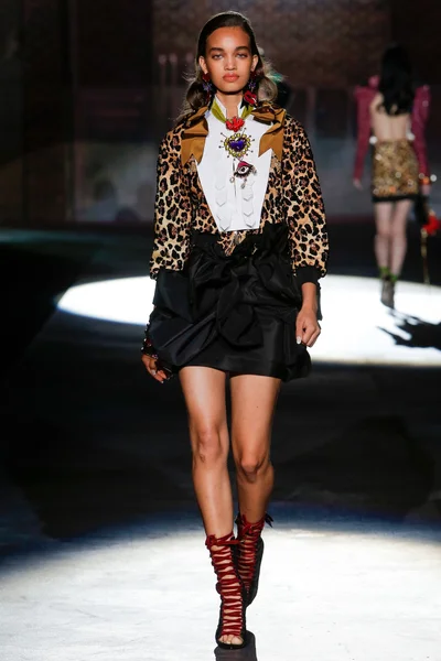 Look 18